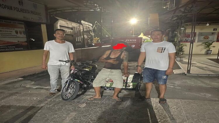 Pelaku pencurian di salah satu gudang di Kota Padang ditangkap polisi. (IST)