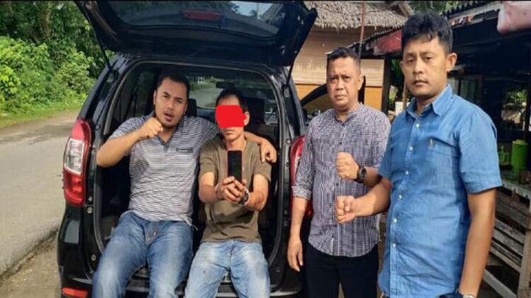 Terlibat Kejar-kejaran dengan Polisi di Padang, Maling HP Diciduk saat Terhalang Palang KA 1 Residivis yang juga pencuri HP ini ditangkap usai terlibat kejar-kejaran dengan polisi. (IST)