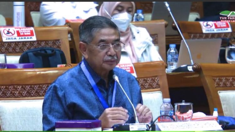 Mantan Kepala Eijkman Sebut Integrasi Eijkman ke BRIN Perlambat Pengembangan Vaksin Merah Putih 1 Mantan Kepala Lembaga Biologi Molekuler Eijkman Amin Soebandrio berbicara dalam Rapat Dengar Pendapat dengan Komisi VII DPR RI di Jakarta, Senin (17/1/2021). (ANTARA/Martha Herlinawati Simanjuntak)