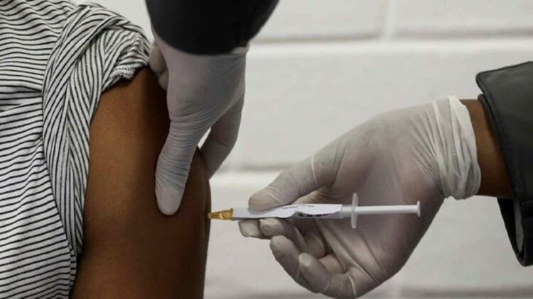 Ilustrasi Vaksin COVID-19. (REUTERS)