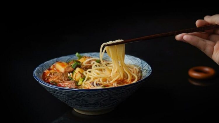 Anda Tahu Ramen? Ternyata Begini Asal Muasal Makanan Khas Jepang Tersebut 1 ilustrasi ramen