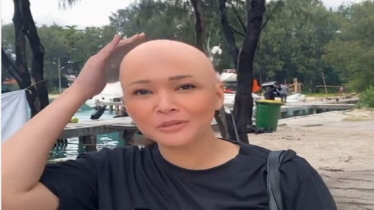 Bikin Kocak! Maia Estianty Tampil dengan Kepala Plontos biar Mirip Suami 1 Maia Estianty dengan penampilan barunya. (net)