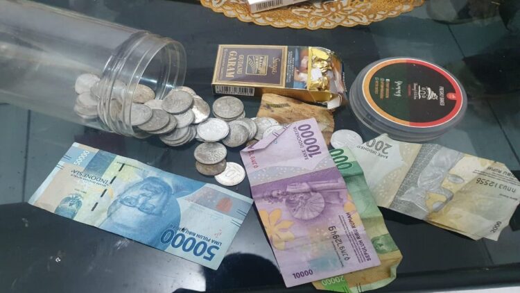 Maling Spesialis Kotak Infak di Padang Diciduk, Hasilnya untuk Biaya Sehari-hari 1 Barang bukti yang diamankan dari maling kotak infak di Pauh.