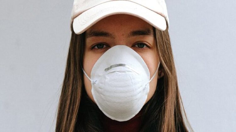 Selain vaksinasi, penggunaan masker dan memperketat protokol kesehatan dapat meminimalisir tertularnya Omicron. (net)