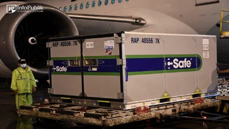 Kedatangan vaksin COVID-19 tahap ke-198 dan ke-199 dari Belanda dan Jepang pada Rabu (19/1/2022). (ANTARA/HO-Kemkominfo)c