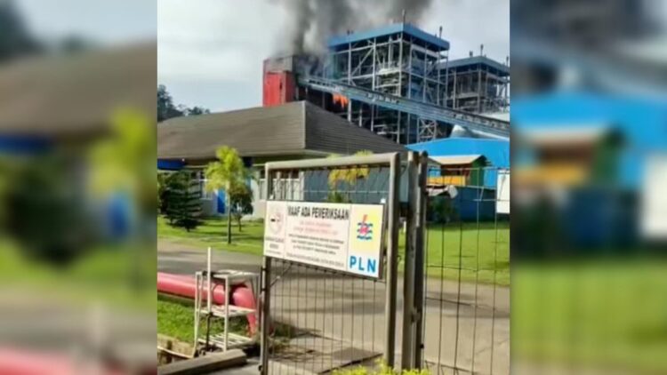 Tangkapan layar kebakaran di PLTU Teluk Sirih.