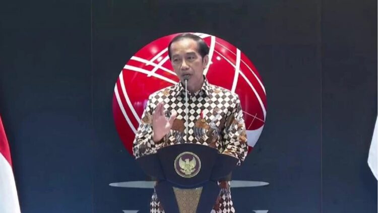 Jokowi: Lampaui Target 2021, Vaksinasi COVID-19 Capai 281 Juta Dosis 1 Tangkap layar Presiden Jokowi menyampaikan sambutan dalam peresmian pembukaan perdagangan Bursa Efek Indonesia (BEI) tahun 2022 di gedung BEI, Jakarta, Senin (3/1/2022). (ANTARA/Desca Lidya Natalia)