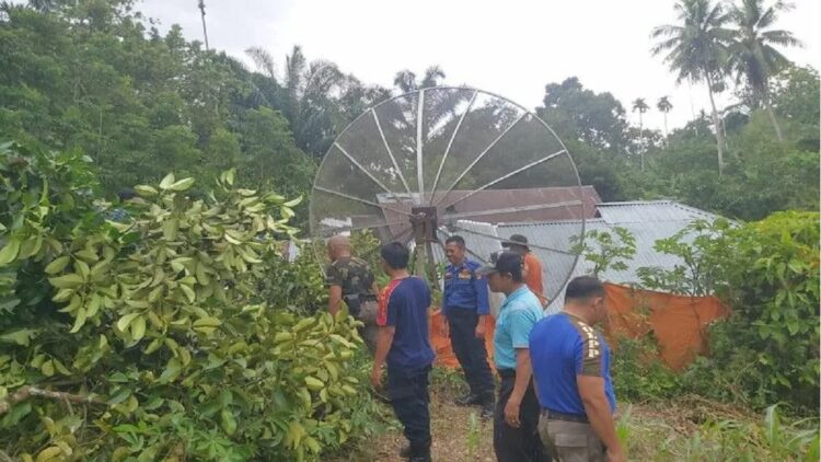 Pohon tumbang menimpa rumah warga, Rabu (16/2). (Antarasumbar/HO-BPBD Agam)
