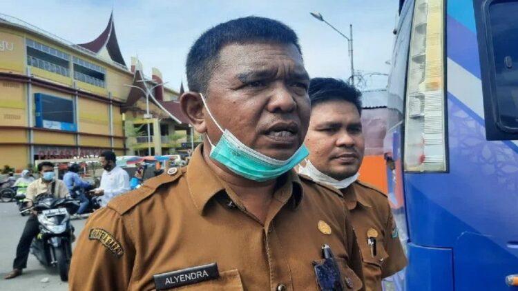Kepala Dinas Perindustrian Perdagangan Koperasi dan UKM Kota Pariaman Alyendra. (Antara/Aadiaat M.S)