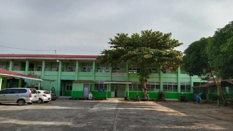 Pasien COVID-19 sedang di ruangan isolasi milik RSUD Lubukbasung, Rabu (23/2). (Antarasumbar/Yusrizal)