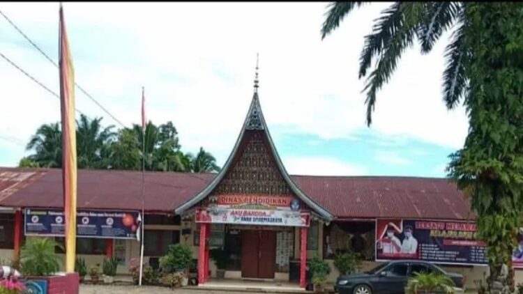 Kantor Dinas Pendidikan Dharmasraya. (Antarasumbar/Ilka Jansen)