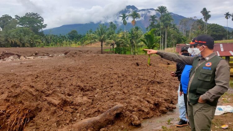 Gempa Pasaman: Satu Korban Hilang Ditemukan, 4 dalam Pencarian 1 Bupati Pasaman lihat lokasi longsor di daerah Malampah.