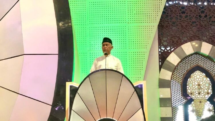 Peringatan Isra' Miraj, Buya Mahyeldi Ajak Jamaah Dekatkan Diri kepada Allah SWT 1 Buya Mahyeldi saat peringatan Isra Mikraj di Masjid Raya Sumbar.