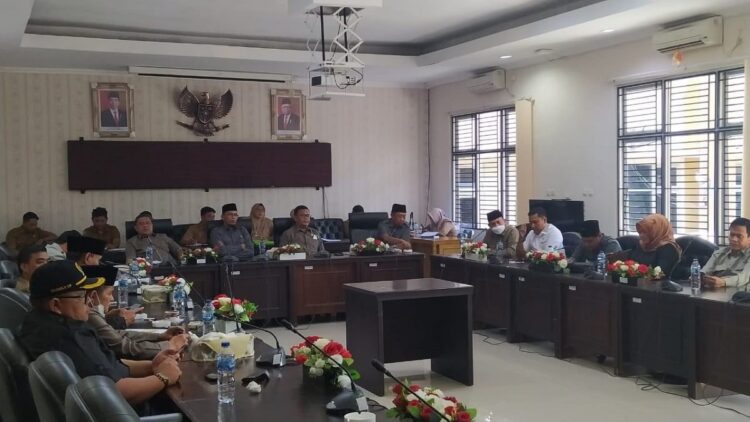 Hak angket DPRD Kota Solok semakin tajam, sejumlah Partai politik surati kadernya di dewan.