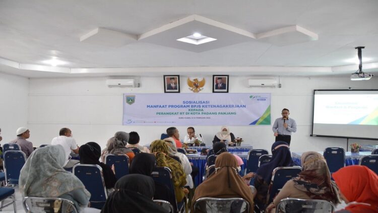Setahun, Iuran BPJS TK Perangkat RT Ditanggung Pemko Padangpanjang 1 Acara Sosialisasi Manfaat Program BPJS TK untuk perangkat RT se-Kecamatan Padang Panjang Barat (PPB) di Aula Kantor Camat PPB, Rabu (9/2/2022). (IST)