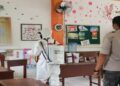 Pascaguru dan Murid Terpapar COVID-19, SDN 20 Indarung Padang Disemprot Disinfektan 4 Pascaguru dan Murid Terpapar COVID-19, SDN 20 Indarung Padang Disemprot Disinfektan