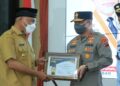Kapolda Sumbar Terima Penghargaan dari PWI Sumbar