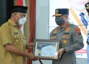 Kapolda Sumbar Terima Penghargaan dari PWI Sumbar
