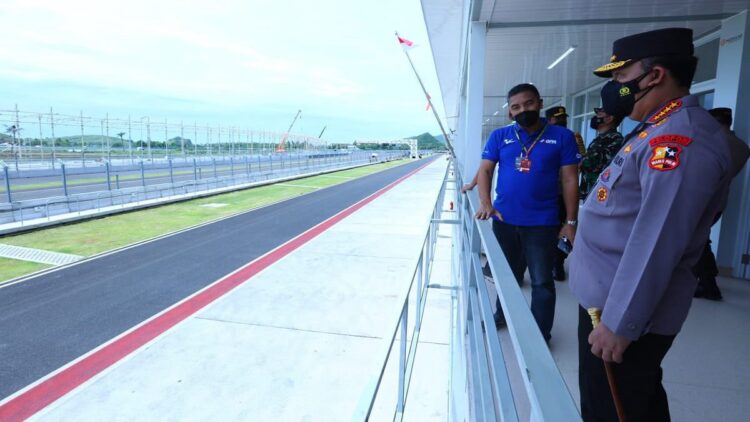 Cek Kesiapan Pramusim MotoGP Mandalika, Kapolri Pastikan Pelaksanan Prokes Hingga Pengamanan 1 Kapolri cek kesiapan Sirkuit Mandalika untuk MotoGP.