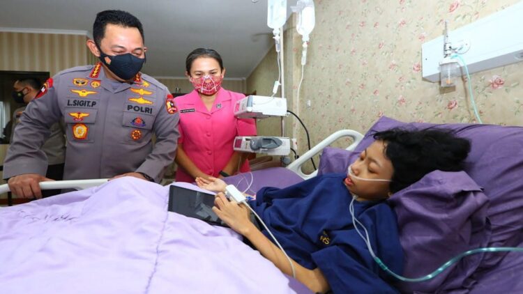 Kapolri penuhi janjoi jenguk anak tumor kaki.