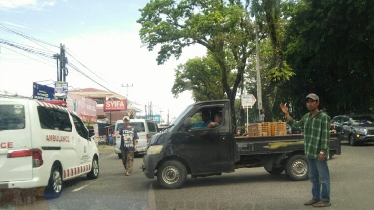 Pak Ogah yang kerap beraksi di jalan Hamka.