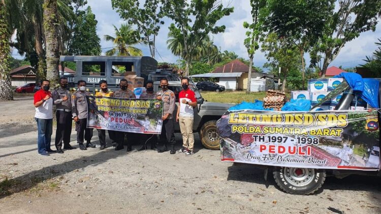 Alumni Angkatan 1997/1998 Polda Sumbar Salurkan Bantuan Gempa 1 Polda angkatan 1997-1998 Peduli.