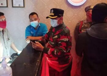 Tak Taat Prokes, Satpol PP Padang Beri Sanksi Pemilik Kafe di Padang