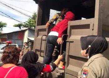 Gerebek Salon Esek-esek di Padang, 14 Orang Diamankan Satpol PP