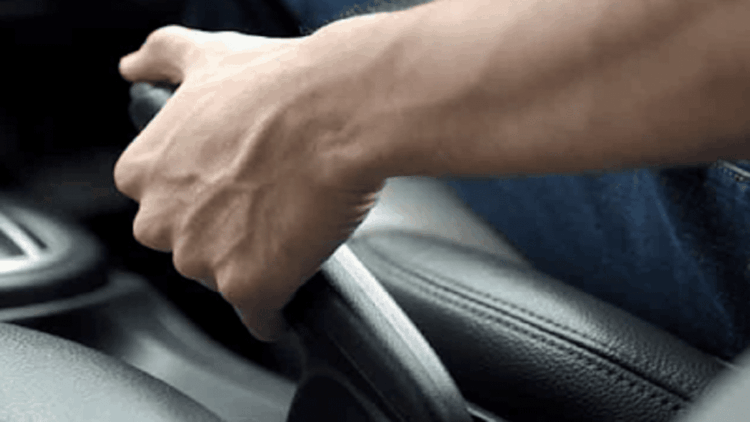 Ilustrasi rem tangan mobil. (net)