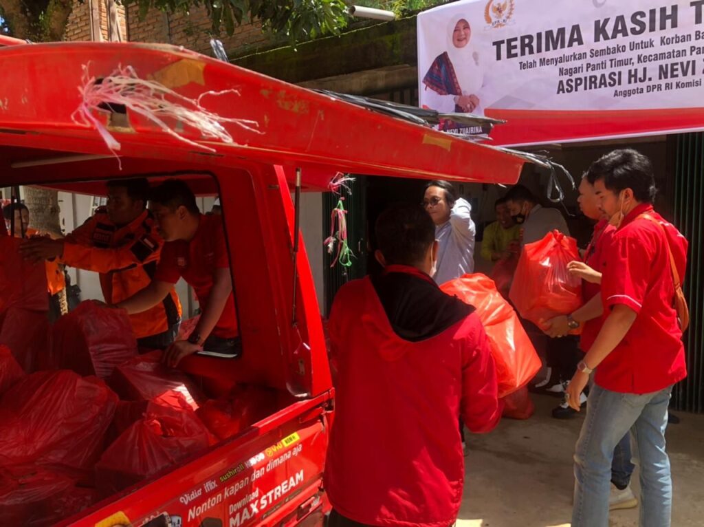 Telkomsel peduli banjir bandang Pasaman 1