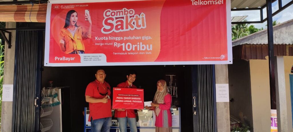 Telkomsel peduli banjir bandang Pasaman 3