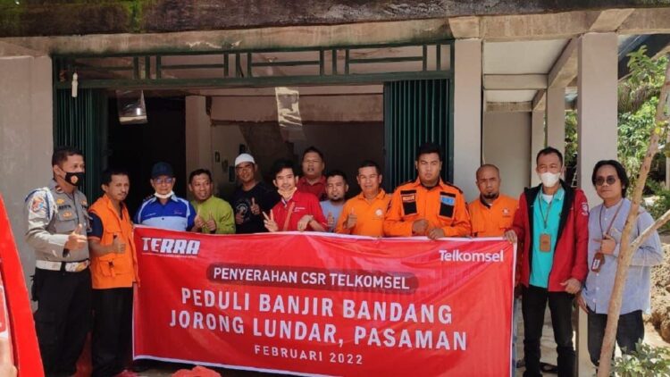 Telkomsel peduli banjir bandang Pasaman