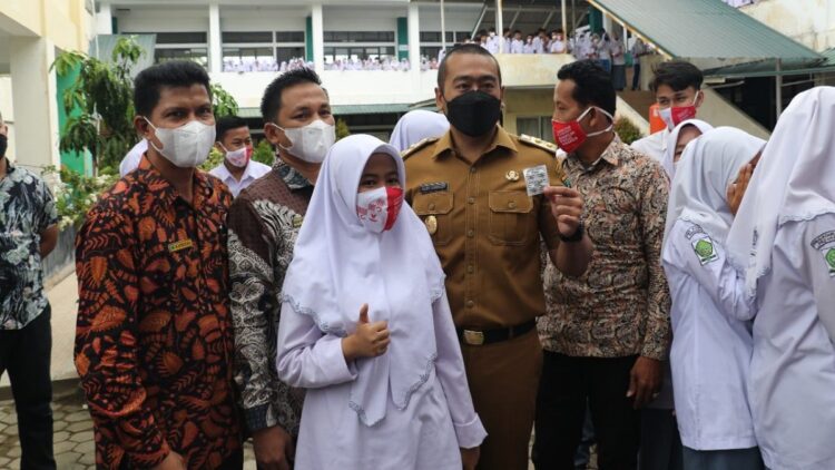 Cegah Stunting, Wagub Canangkan Gerakan Minum Tablet Tambah Darah Remaja Putri 1 Wagub Audy di SMA Adabiah bahas tentang stunting.