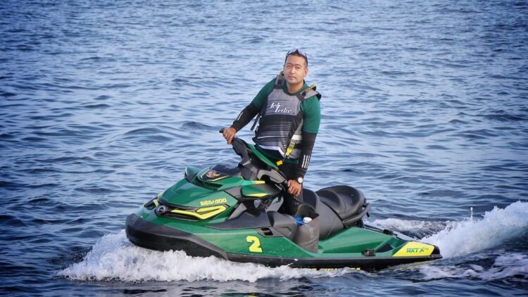 Wagub Audy pakai jet ski ke Mentawai.