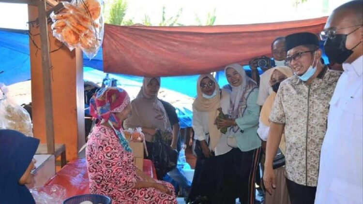 Pasar Belimbing Kota Padang Bakal Segera Dibangun 1 Wali Kota Padang berdiskusi dengan pedagang Pasar Belimbing.