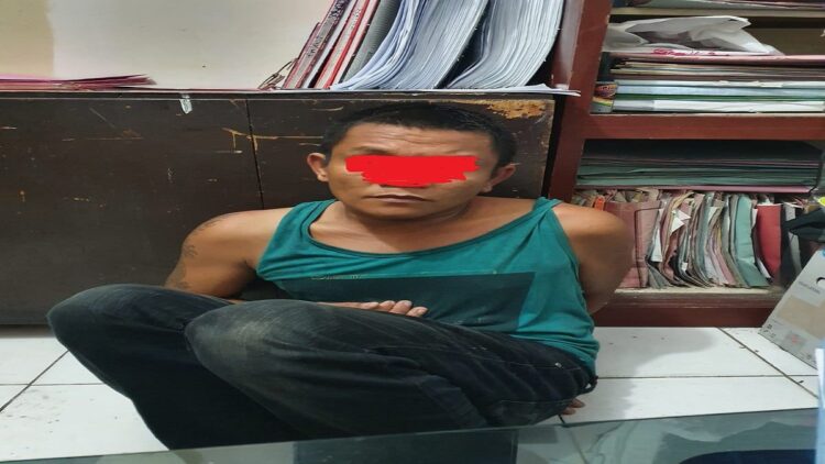 Aniaya Ibu Kandung, Pria 35 Tahun di Padang Diciduk Polisi 1 Pelaku penganiayaan ibu kandung ditangkap polisi. (IST)