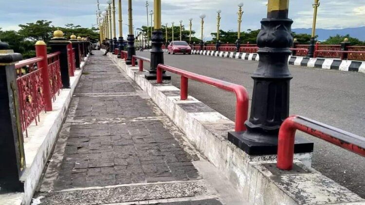 Jembatan Siti Nurbaya terlihat sudah steril dari PKL dan kendaraan yang parkir. (IST)