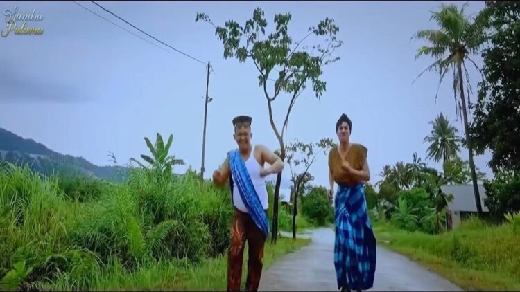 Pensiun dari Preman, Izet Kini jadi Penyanyi 1 Tangkapan layar video klip lagu berjudul "Preman Pensiun" yang dinyanyikan Izet feat Sandra Palama. (YouTube Sandra Palama)