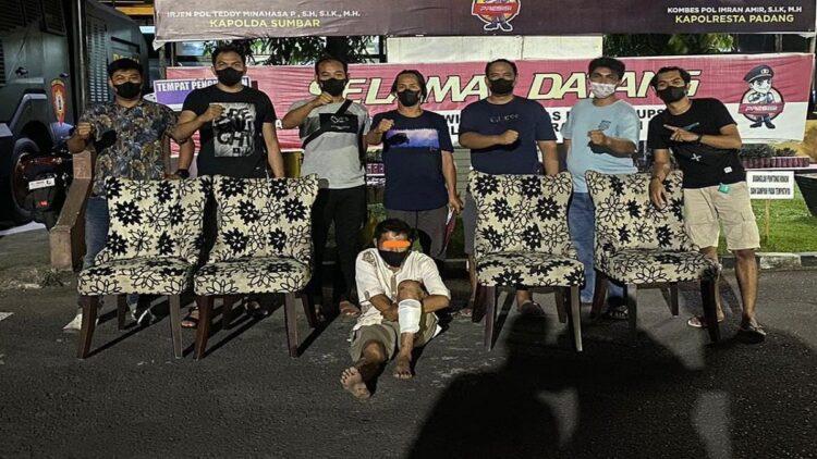 Pembegal bermodus travel ditangkap Tim Klewang Satreskrim Polresta Padang. (IST)