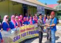 Kunjungi Surau Tuo Taram, Alumni SMA PGRI 1 Padang Angkatan 83 Serahkan Bantuan