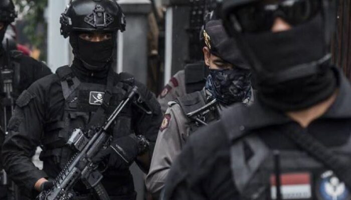 Densus 88 Tangkap Tiga Terduga Teroris Jaringan ISIS di Sumbar