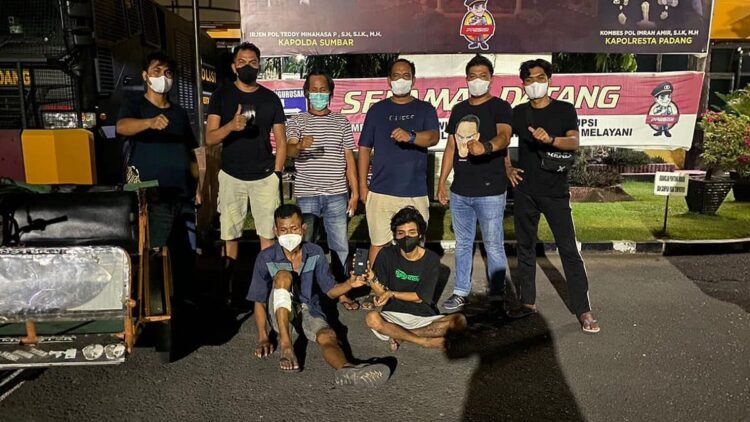 Dua maling handphone dicicuk Tim Klewang, seorang ditembak.