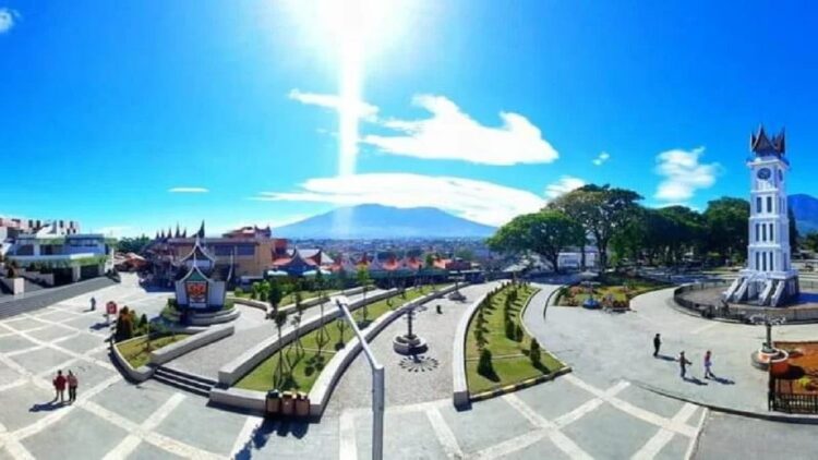 Amankan Nataru, Polresta Bukittinggi Kerahkan 253 Petugas 1 Taman Jam Gadang Kota Bukittinggi. (Antara/HO-Pemkot Bukittinggi)