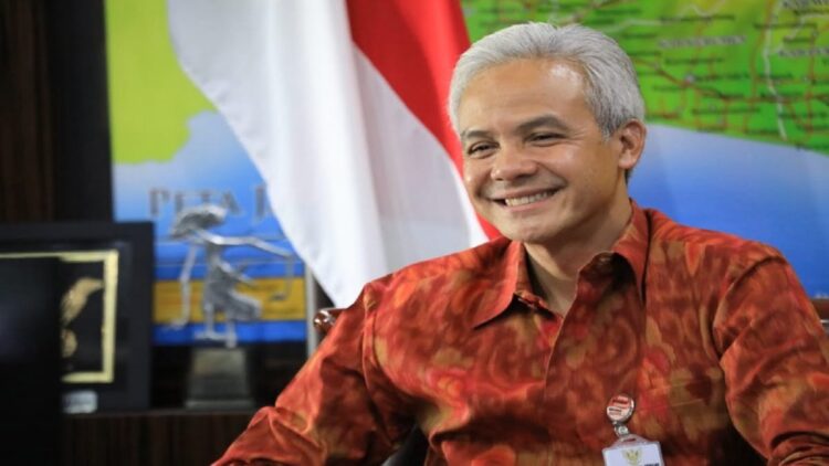 Jatuh saat Sepedaan Tinjau Kerumunan Warga, Gubernur Jateng Ganjar Pranowo Alami Cedera Tangan 1 Gubernur Jawa Tengah Ganjar Pranowo disebut kandidat terkuat di Pilpres 2024