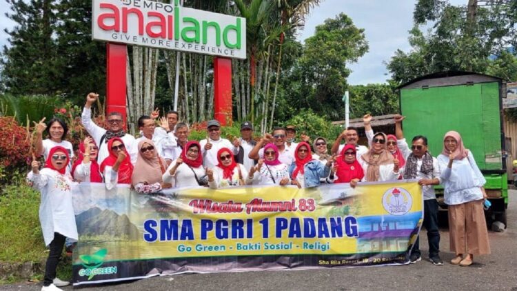 Pererat Silaturahmi, Ikatan Alumni 83 SMA PGRI 1 Padang Gelar Baksos di Luak Limopuluah 1 Gathering dan Baksos Ikatan Alumni 83 SMA PGRI 1 Padang di Luak Limopuluah.