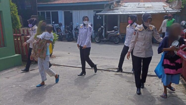 Gepeng dan Pak Ogah diamankan Satpol PP Padang.