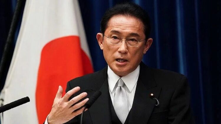 Perdana Menteri Jepang Fumio Kishida berbicara dalam konferensi pers di kediaman resminya di Tokyo, Jepang, 4 Oktober 2021. (ANTARA/Toru Hanai/Pool via Reuters)