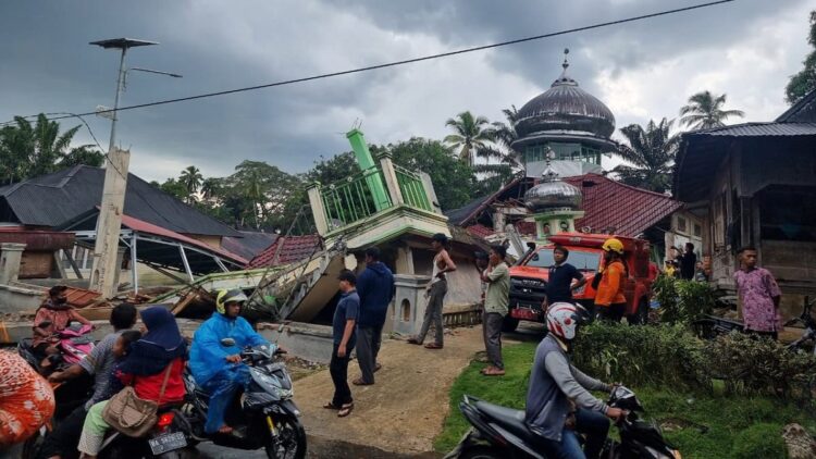 Bupati Pasaman Barat Tetapkan 14 Hari Masa Tanggap Darurat Gempa 1 Kondisi di Pasaman Barat pasca gempa.