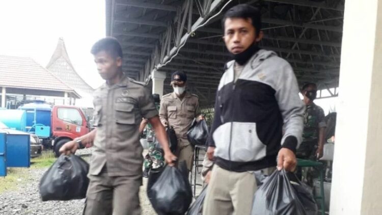 Makanan untuk pengungsi gempa Pasbar.