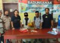 Begini Ternyata Cara Penjual Obat Gadungan di Pessel Mengelabui Pembelinya 5 Begini Ternyata Cara Penjual Obat Gadungan di Pessel Mengelabui Pembelinya